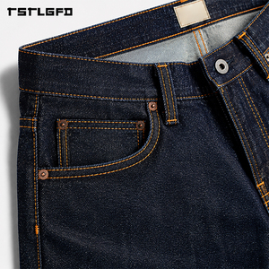 Jeans de mezclilla japonesa selvedge de 14 oz, corte y confección, índigo oscuro premium, denim crudo, corte recto ajustado, con dobladillo cosido con hilo dorado. - Product Image 4