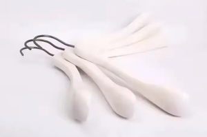 <span class=keywords><strong>Cintre</strong></span> pour femmes en bois de luxe avec finition blanche lavée - Product Image 5