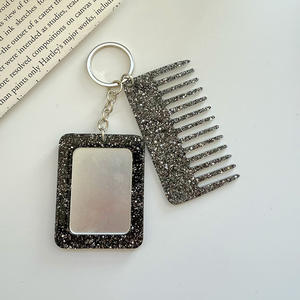 Qianjin Mini Simli Akrilik Anahtarlık Seti Taşınabilir Saç Tarağı ve Aynalı Anahtarlık Kızlar ve Kadınlar için Doğum Günü Hediyesi - Product Image 6