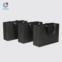 Sacs cadeaux en papier d'art recyclable blancs avec logo personnalisé imprimé en sérigraphie pour vêtements et chaussettes