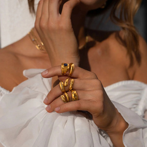 Bague en acier inoxydable plaqué haut de gamme avec pierres précieuses en pierre naturelle Bague en acier inoxydable plaqué or 18 carats pour femmes - Product Image 3