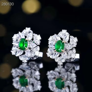 Boucles d'oreilles SGARIT personnalisées en or blanc 18 carats avec émeraudes vertes vives naturelles de 0,61 carat taille ovale pour femmes - Product Image 3