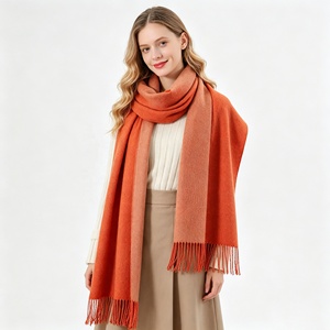 Chal de invierno de cachemira suave para mujer, diseño liso de doble cara, con flecos, cortavientos, grueso, tipo bufanda manta extragrande para el cuello, para el día a día - Product Image 3