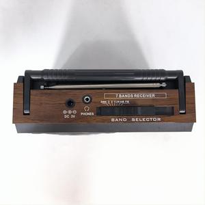 Radio rétro multi-bandes SRA-85 |   AM/FM/LW/SW1-4, haut-parleur stéréo, port AUX et design avec poignée - Product Image 2