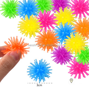 Balle adhésive grimpante en forme de fleur, jouet de décompression flocon de neige, balle adhésive à picots en TPR, mini jouet anti-stress - Product Image 1