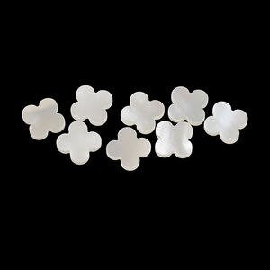 Dubai all'ingrosso di alta qualità pesante trifoglio di zircone 13x13x2.1mm 1.2g bianco naturale madreperla quadrifoglio di <span class=keywords><strong>pietra</strong></span> - Product Image 5