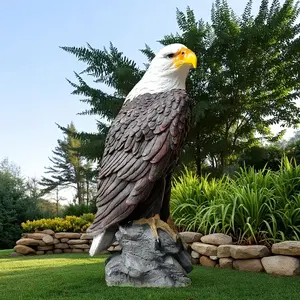 Statue majestueuse de pygargue à tête blanche de 62cm avec envergure de 33cm, sculpture réaliste d'oiseau de proie sur une base rocheuse pour décor de bureau ou de bibliothèque - Product Image 4