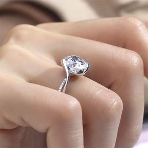 Anillo de diamantes redondos de oro blanco de 18 quilates Messi Jewelry MSR-1438 para mujer - Product Image 5