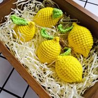 Met de hand gehaakte wollen citroensleutelhangers, realistische fruitbedels, tas- en auto-achteruitkijkspiegelversieringen, schattige kleine cadeautjes