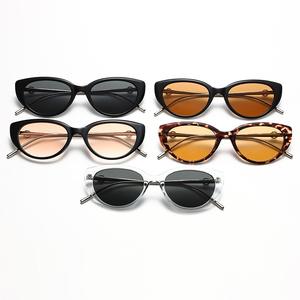 Женские солнцезащитные очки с кошачьими глазами - Product Image 4