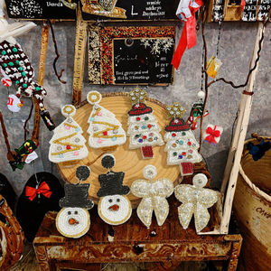 Nouveauté 2025, best-seller, boucles d'oreilles pendantes pour femme, style bohème de Noël, faites à la main avec perles de rocaille, motif dessin animé mignon Bonhomme de neige avec chapeau noir, cadeau de fête - Product Image 3