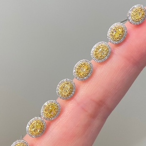ต่างหูเพชรทรงรีสีเหลืองแฟนซีทองคำแท้ 18K ยี่ห้อซินฟลาย ประดับเพชรธรรมชาติคุณภาพระดับเฮียร์ลอม รับรองโดยบุคคลที่สาม เหมาะสำหรับทั้งชายและหญิง - Product Image 3