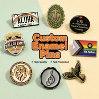 Badges en émail personnalisés en gros, en alliage de zinc plaqué or avec fermoir papillon, logo personnalisé pour cadeaux de fêtes et événements