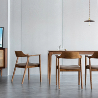 Fauteuil de salle à manger en bois de frêne massif BST avec dossier ouvert incurvé et assise rembourrée en cuir marron pour restaurant