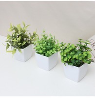 Plante artificielle en plastique de 18 cm, pot blanc, résistante à l'eau, durable, décoration de bureau et de maison