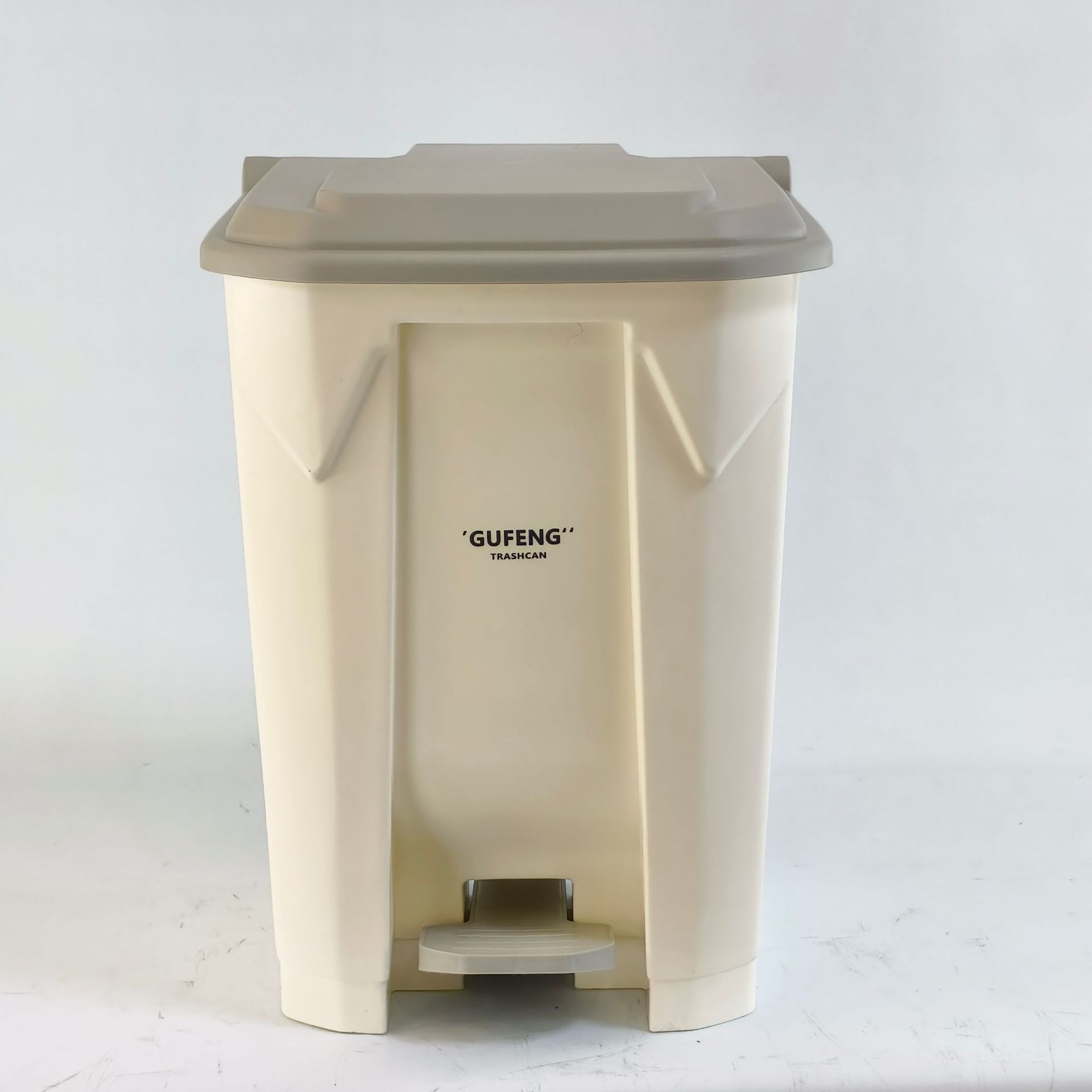 cubo blanco tapa gris