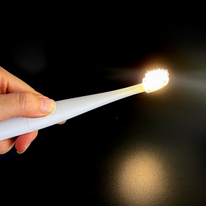 Cepillo de Dientes con Luz LED Blanca para Niños, Aprobado por la CE, para una Limpieza Bucal Profunda, Cerdas Suaves de PBT, con Logotipo Personalizado - Product Image 2