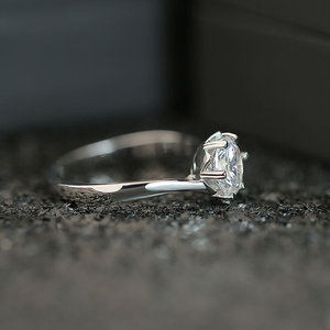 Anello Classico a Sei Punte con Zirconi, Gioiello Scintillante da Donna per Fidanzamento, Uso Quotidiano e Regalo - Product Image 3