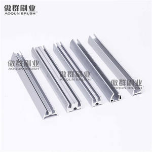 Joint <span class=keywords><strong>de</strong></span> brosse <span class=keywords><strong>de</strong></span> fond <span class=keywords><strong>de</strong></span> <span class=keywords><strong>porte</strong></span> <span class=keywords><strong>de</strong></span> <span class=keywords><strong>garage</strong></span> <span class=keywords><strong>sectionnelle</strong></span> en nylon et aluminium étanche personnalisé en gros - Product Image 4