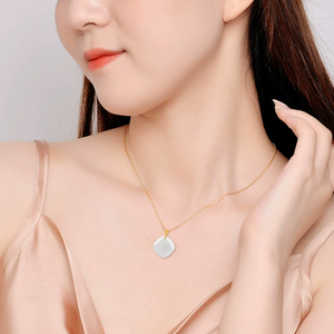 จี้หยกทรงน้ำตาลสี่เหลี่ยมทำจากวัสดุธรรมชาติแท้ ทองคำแท้ 18K ประดับด้วยหยก สร้อยคอจี้หยกสำหรับผู้ชายและผู้หญิง - Product Image 5