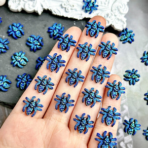 สินค้ามาใหม่ ขายส่ง 20 ชิ้น/ถุง จี้ตกแต่งเล็บลายแมงมุมสีน้ำเงินดำวิบวับ 3 มิติ สำหรับตกแต่งเล็บปลอม DIY - Product Image 3