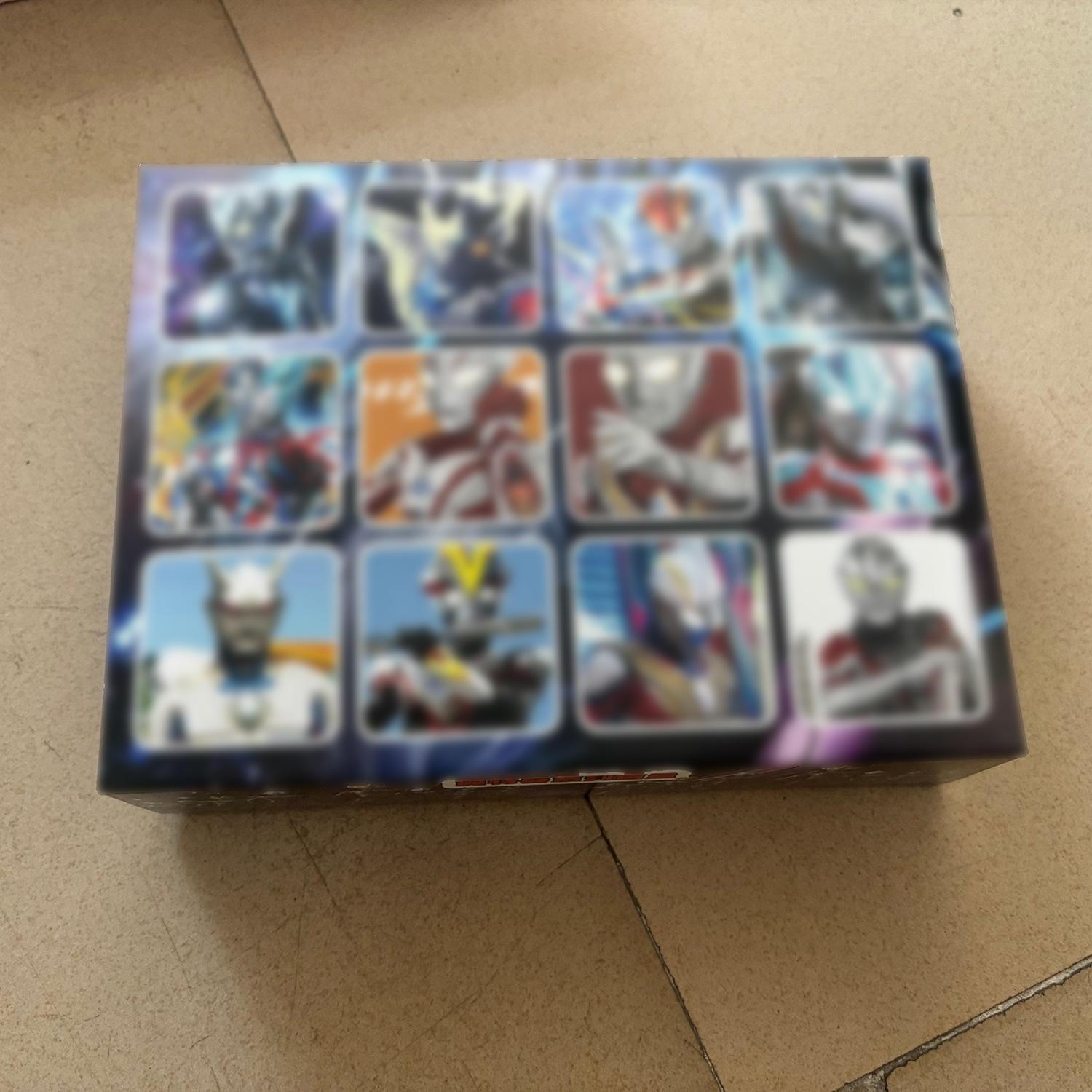 ตุ๊กตาฮีโร่เจาะรู 12 ตัว