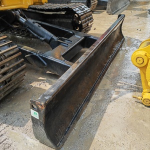 Mini-excavatrice sur chenilles 305SR d'occasion 2022, faible nombre d'heures (800h), moteur 5 tonnes, pompe hydraulique, engrenages, prête à être expédiée - Product Image 3