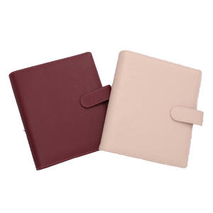 Agenda à feuilles mobiles relié en cuir Pebble Luxe 39 couleurs 6 anneaux dorés A5 mensuel/hebdomadaire/quotidien 100 feuilles - Product Image 1