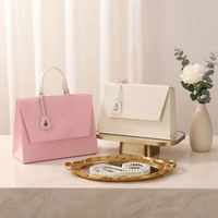 Boîte cadeau de luxe personnalisée en cuir texturé, élégante mallette trapézoïdale pour bijoux et cosmétiques, idéale pour l'image de marque de boutique