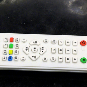 รีโมทคอนโทรลอเนกประสงค์พร้อมแบตเตอรี่ AAA และปุ่ม 4 ปุ่มสำหรับทีวี ชุดกล่องรับสัญญาณเสาอากาศ-พลาสติก ระบบปิดอัตโนมัติ - Product Image 1