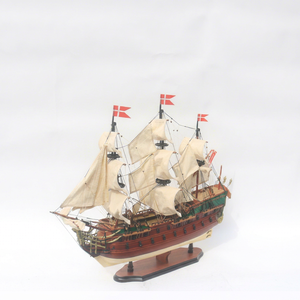 Maqueta de Barco de Madera Hecha a Mano - Réplica a Escala de Buque de Vela de Tres Cubiertas del Siglo XVII, Decoración de Oficina, Norske Love - Product Image 1