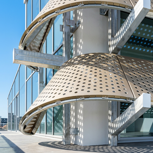 Panneau perforé en aluminium anodisé, design industriel pour murs-rideaux extérieurs, façade métallique anti-corrosion - Product Image 4