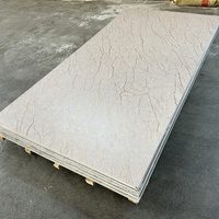 Plaque PVC marbrée moderne 1,22 x 2,44 m, panneau UV auto-adhésif, imperméable et ignifuge, pour décoration murale intérieure d'hôtel.