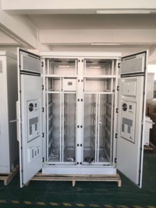 Armoire de stockage d'énergie extérieure étanche en aluminium et acier inoxydable avec LED intégrée pour batteries - Product Image 6