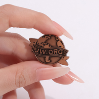 Broche en métal émaillé avec monogramme JW ORG Broche de style unisexe Accessoires de bijoux Idée cadeau