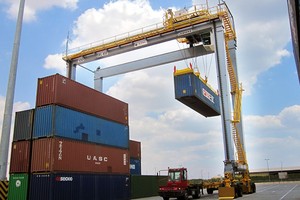 Grúa de pórtico esparcidor de contenedor 20t con vigas dobles con ruedas de goma tipo RTG - Product Image 5