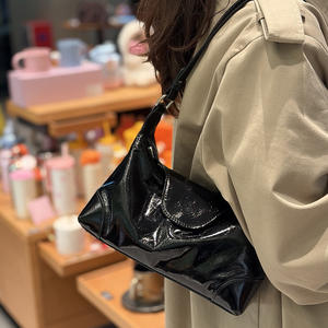 Sac à bandoulière en cuir de vachette ciré haut de gamme, petit sac de mode à porter à l'épaule, sac banane pour trajets quotidiens - Product Image 2