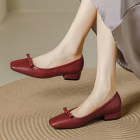 Sepatu wanita hak tinggi kotak elegan ringan desain ujung tertutup Mode grosir sandal hak tinggi wanita