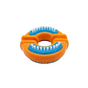 Jouet pour chien Ledu Toys Chew & Brush Squeaky Ring – Jouet à mâcher et à brosser en caoutchouc à poils rigides - Product Image 1