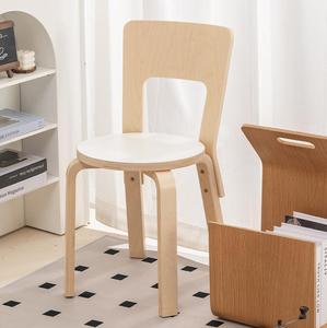 Nouveau design <span class=keywords><strong>de</strong></span> chaise d'appoint empilable en bois massif naturel meubles <span class=keywords><strong>de</strong></span> maison <span class=keywords><strong>de</strong></span> style français <span class=keywords><strong>chaises</strong></span> <span class=keywords><strong>de</strong></span> café <span class=keywords><strong>de</strong></span> restaurant KC125 - Product Image 1