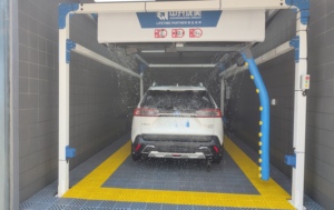 Machine de lavage de voitures automatique sans contact électrique CL1000 avec structure en acier inoxydable pour station-service et atelier de lavage automobile - Product Image 3