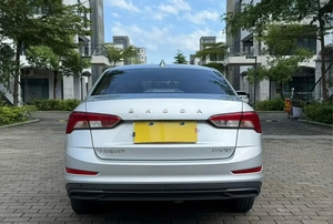 <span class=keywords><strong>Skoda</strong></span> Rapid <span class=keywords><strong>2020</strong></span> 1.5L Manuale Versione Standard - Berlina Compatta 4 Porte 5 Posti, Efficiente nei Consumi per Uso Familiare, Disponibile all'Ingrosso - Product Image 5