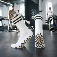 Chaussettes de sport personnalisées antidérapantes pour la randonnée, le canoë, le voyage, le football, tricotées avec logo sur le bord du bas