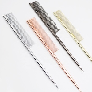 Outil de peignage essentiel de <span class=keywords><strong>Barber</strong></span> <span class=keywords><strong>Peigne</strong></span> en aluminium de qualité supérieure pour le confort et l'efficacité - Product Image 1