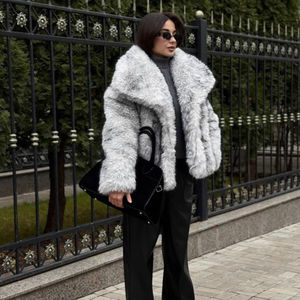 Cappotto <span class=keywords><strong>Oversize</strong></span> in Ecopelliccia Argento con Risvolto, <span class=keywords><strong>Giacca</strong></span> <span class=keywords><strong>Invernale</strong></span> da <span class=keywords><strong>Donna</strong></span> Calda e Confortevole - Product Image 6