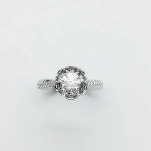 New Product Shiny Fashion Flower Shape 18k White Gold Natural 0.50 Carat Main Diamond Anniversary Ring for Girls