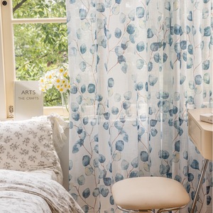 Rideau transparent floral bleu-blanc. Adoucit la lumière, garde les espaces aérés. Parfait pour les chambres et les salons - Product Image 6