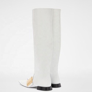 Botas de Invierno con Tacón Bajo y Punta Puntiaguda, Decoración Metálica, Estilo Romano, Talla Grande 43 - Product Image 5
