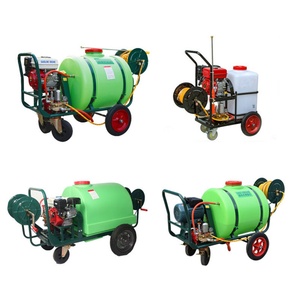 Chariot pulvérisateur à moteur essence 160L avec enrouleur de tuyau automatique pour applications agricoles et de jardinage - Product Image 2