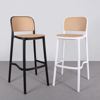 Chaise de bar en plastique nordique avec dossier en rotin pour îlot de cuisine, balcon, café et restaurant |   Vente en gros d'usine